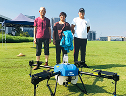 Celui - ci »; Les personnes âgées; Pionnier d'une nouvelle entreprise avec des drones implantables!